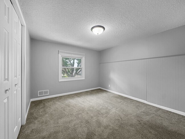 Building Photo - 2814 Woodridge Ln