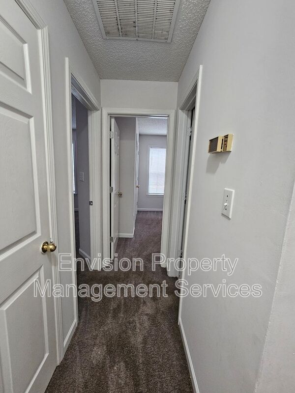 Building Photo - 10996 Knotty Pine Pl