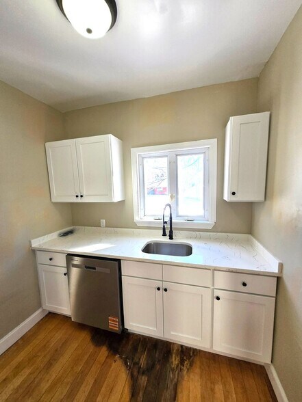 Building Photo - 848 Smith St