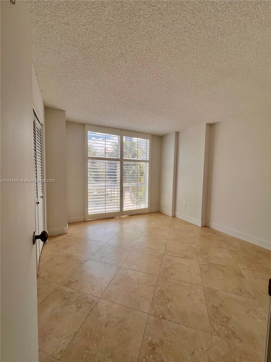 Building Photo - 17600 N Bay Rd