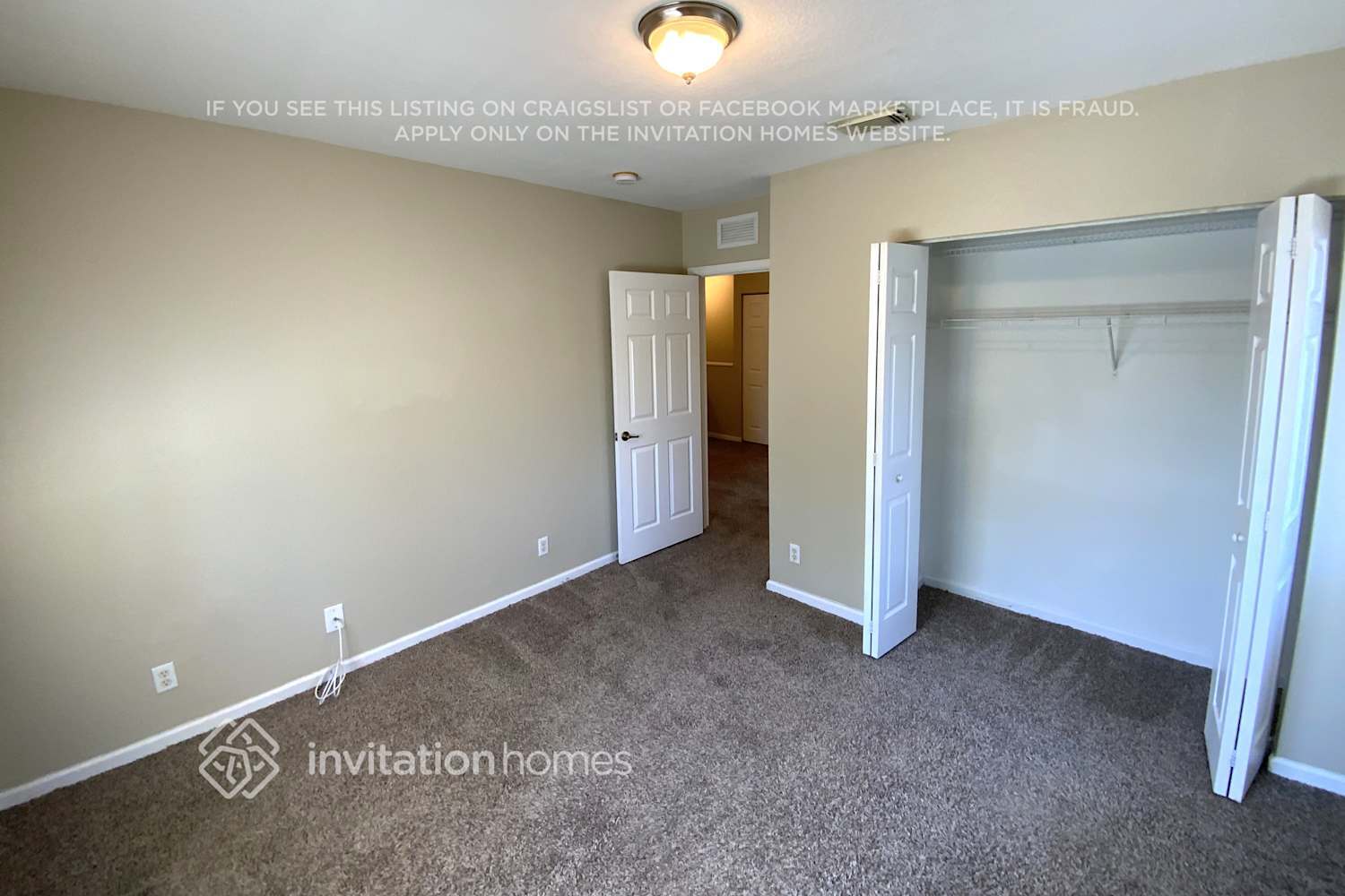 Building Photo - 2819 S Evergreen Cir