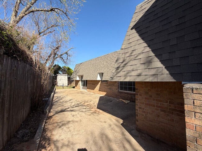 Building Photo - Beautiful 3bed/2.5bath Updated Westside Norman Home Available for Rent!