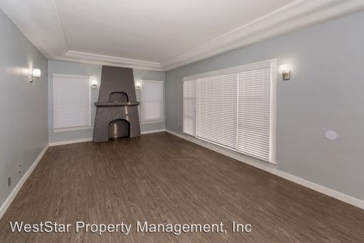 Building Photo - 1735 E 10th St