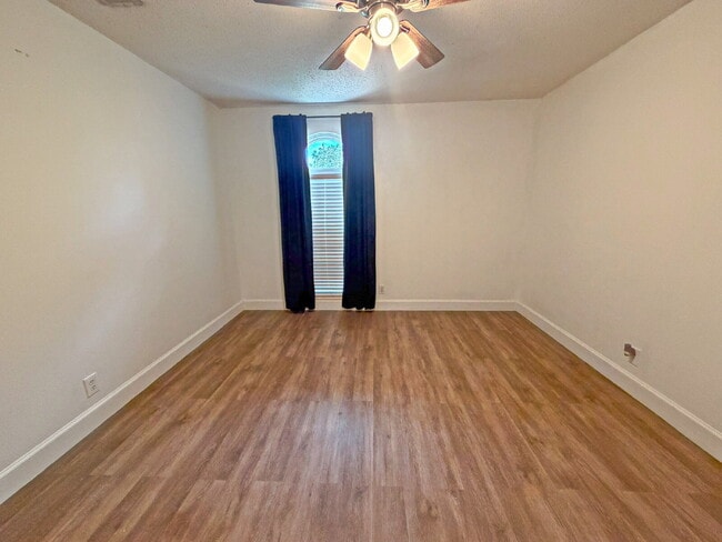 Building Photo - 1302 Whitegate