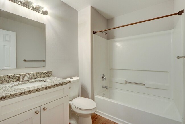 Building Photo - 3-3 Dukes Way