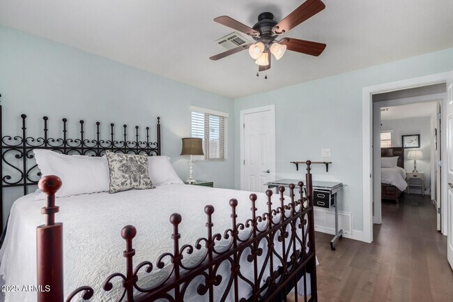 Building Photo - 6839 E Earll Dr