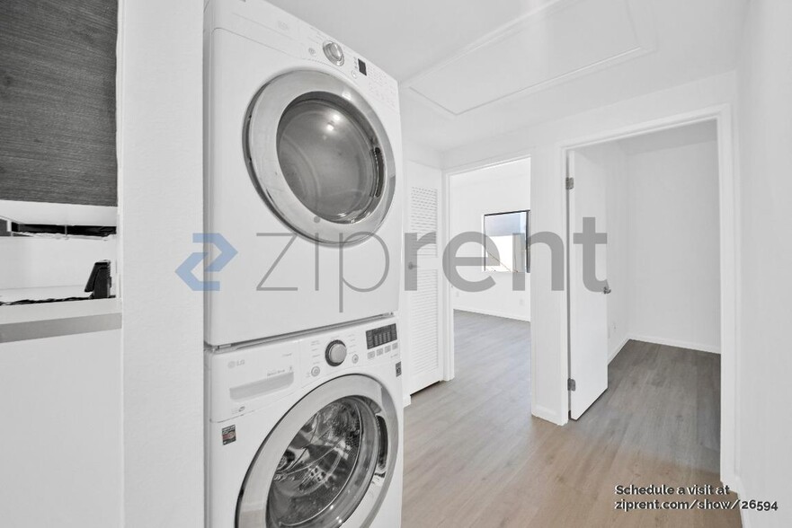 Building Photo - Unit 101