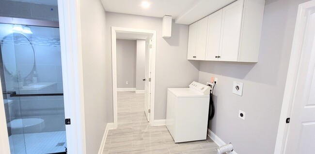 Building Photo - Stylish Basement Rental with Private Ameni...