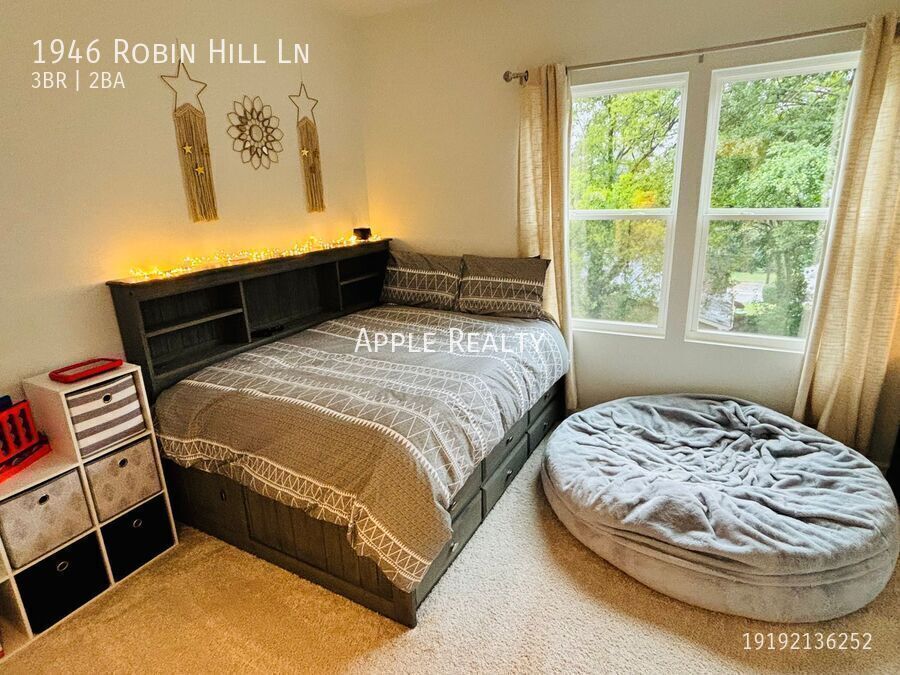 Building Photo - 1946 Robin Hill Ln