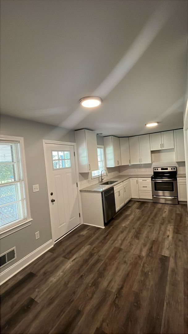 Building Photo - 112 Courtney Cir
