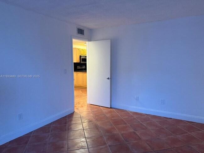 Building Photo - 1801 S Treasure Dr