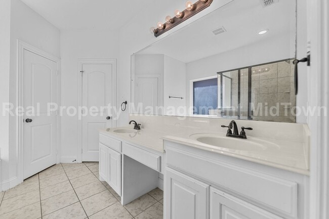 Building Photo - 4106 Horseshoe Ln