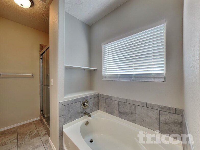 Building Photo - 7033 Mountain Hawk Loop NE