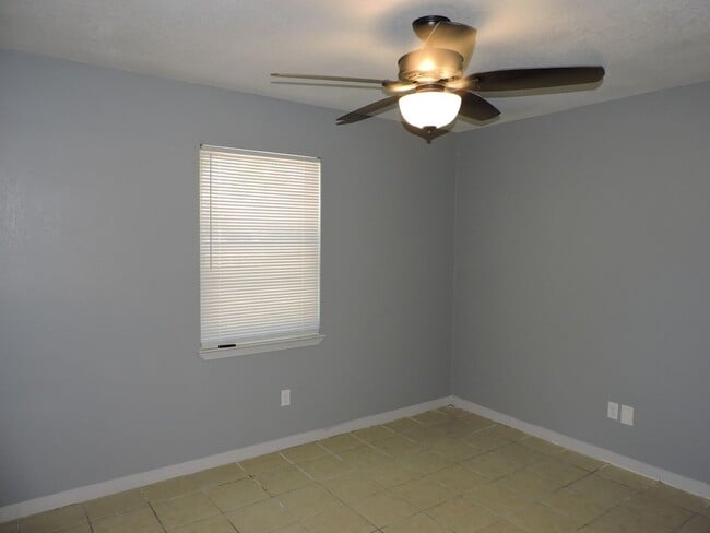 Building Photo - Lots of updates!