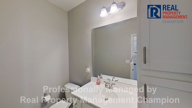 Building Photo - Spacious 3 BD/2.5 BA Home with Office Featuring Open Floorplan