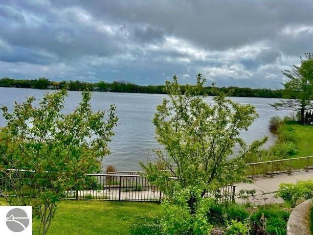 Neighborhood View - 982 Lake Ridge Dr