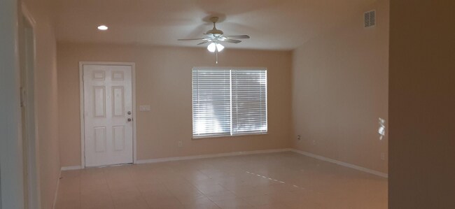 Building Photo - 461 SW Carmelite St