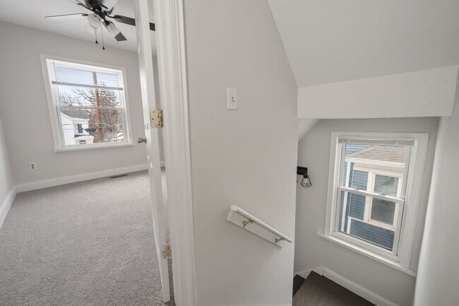 Building Photo - Madisonville- Charming 3+ bedroom 1.5 Bath, 1 car detached