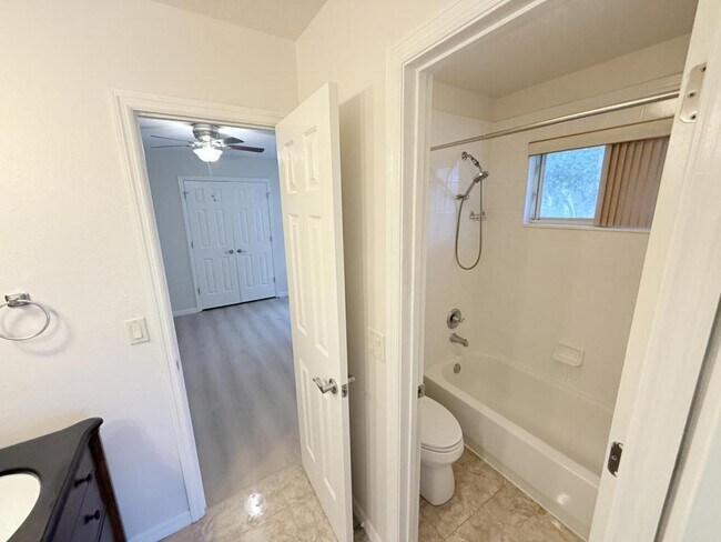 Building Photo - 8055 Glitter Ct