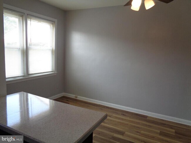 Building Photo - 2245 Graythorn Rd