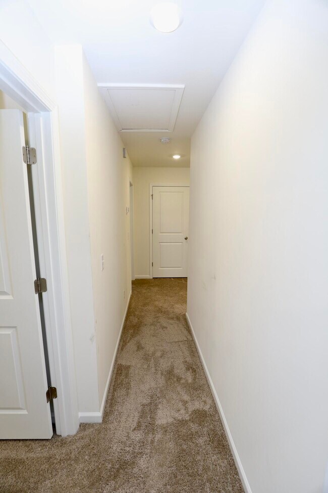 Building Photo - 1718 Canopy Dr