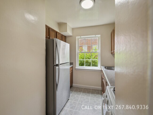 Building Photo - 10 Danbury St SE