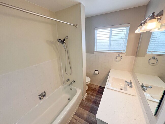 Building Photo - 147 W Fremont Ave