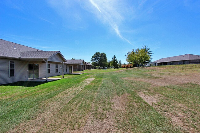 Building Photo - Broadridge 863/865