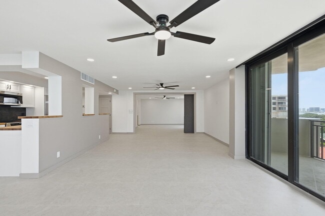 Building Photo - 5460 N Ocean Dr