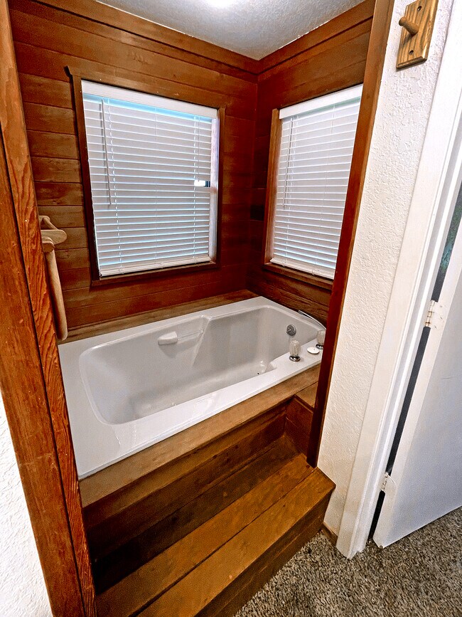 Building Photo - 10642 FM 906