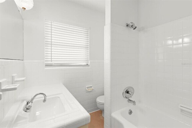 Building Photo - 809 S Duncan Ave