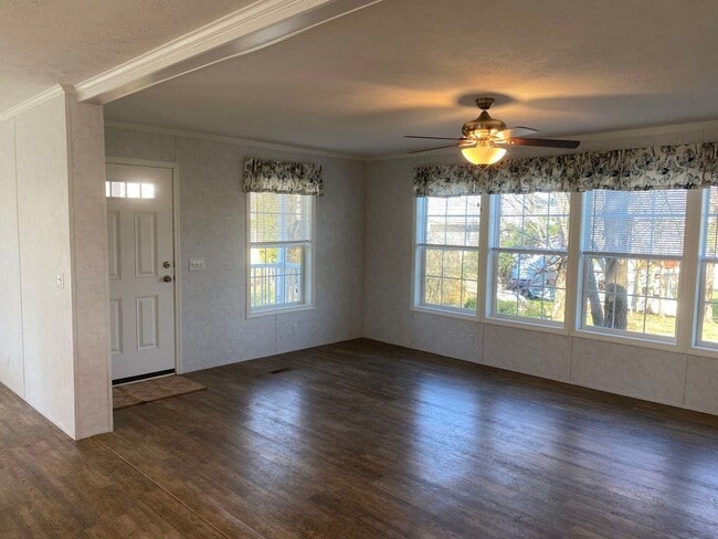 Building Photo - 135 Church Rd