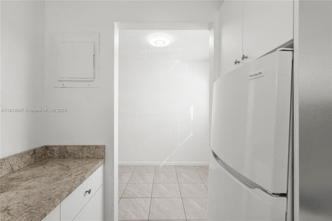 Building Photo - 856 SW 10th St