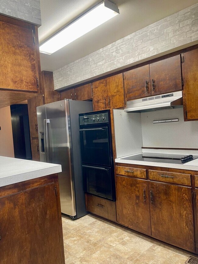 Building Photo - CHARMING 3 BED 2 BATH HOUSE WITH NEW HVAC, ROOF & LARGE FENCED BACKYARD