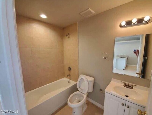 Building Photo - 3418 SW 17th Pl