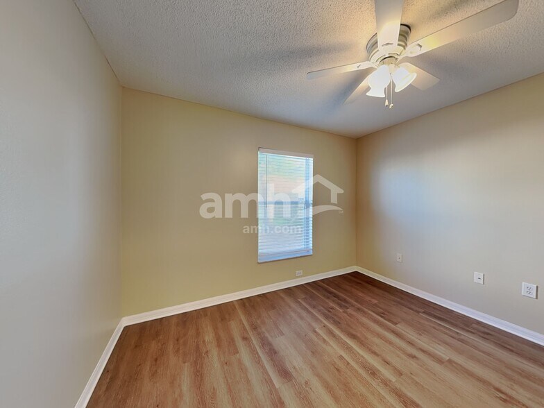 Building Photo - 214 Strada Dr