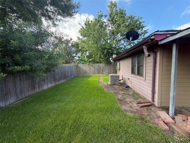 Building Photo - 1423 Elkwood Dr