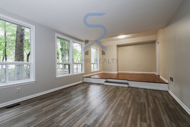 Building Photo - 3000 Collier Dr NW