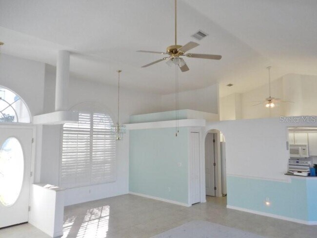 Building Photo - 1980 Aqui Esta Dr