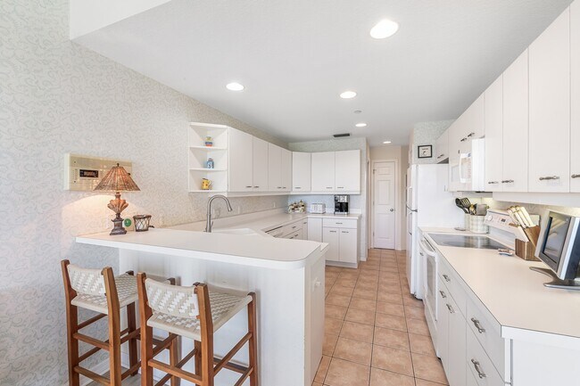 Building Photo - 777 Beach View Dr
