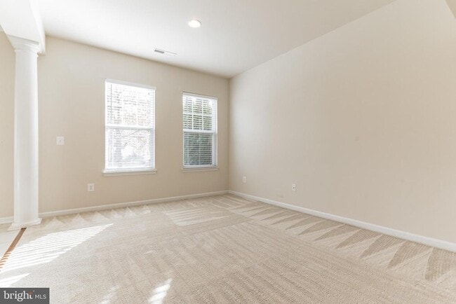 Building Photo - 25621 Pleasant Valley Rd