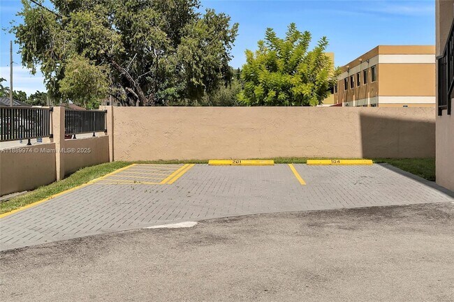 Building Photo - 3945 SW 89th Ave
