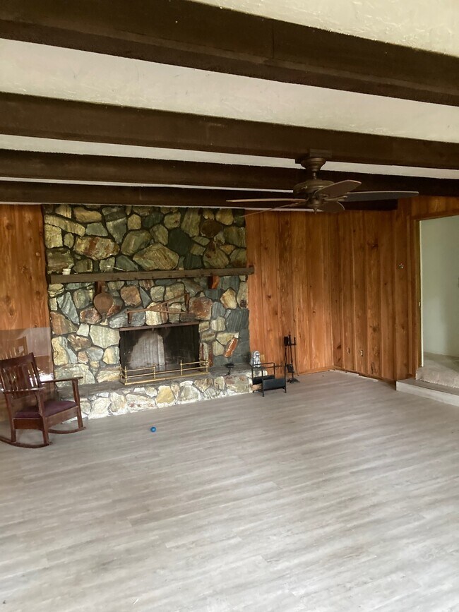Primary Photo - 1750 Braxton Bragg Ln