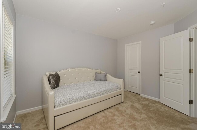 Building Photo - 7523 Holly Ridge Dr