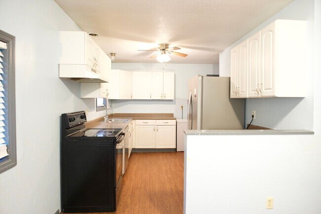 Building Photo - 1515 N 75 Dr