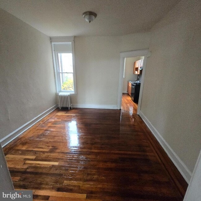 Primary Photo - 2033 Wilmot St