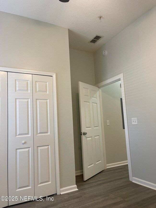 Building Photo - 6057 Maggies Cir