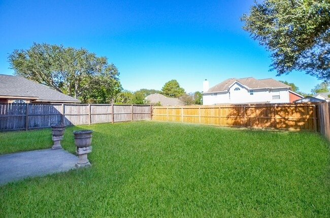 Building Photo - 21210 Woodland Green Dr