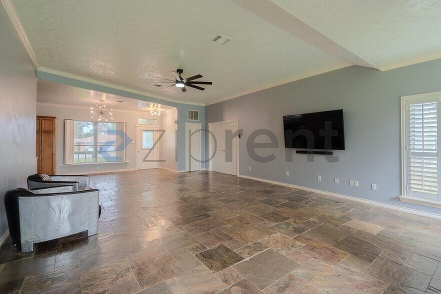 Building Photo - 7934 Round Rock Dr