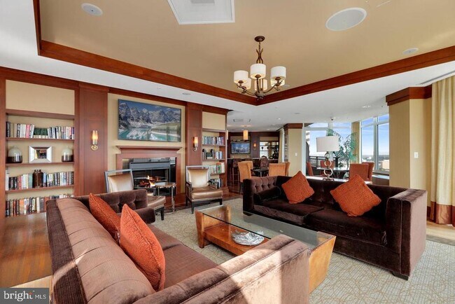 Building Photo - 8220 Crestwood Heights Dr